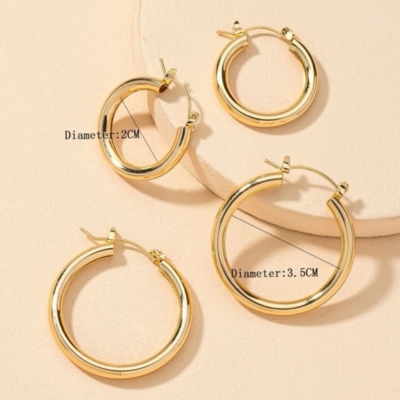 2 pairs basic golden hoop earrings - Picture 4 of 5